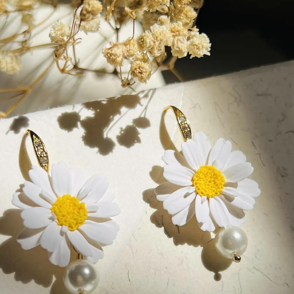 Handmade Polymerclay White Daisy Earrings